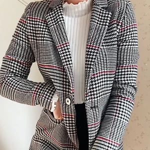 Rutig kappa strl XS - Säljer en rutig kappa i strl XS från Bikbok. Väldigt skön och passar perfekt till höst/vintern. Går till mitten av vaderna på mig som är 167. Väldigt fint skick! 