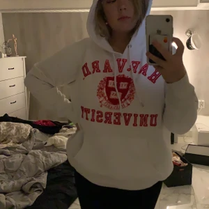 Hoodie - Superfin vit hoodie i strl L 