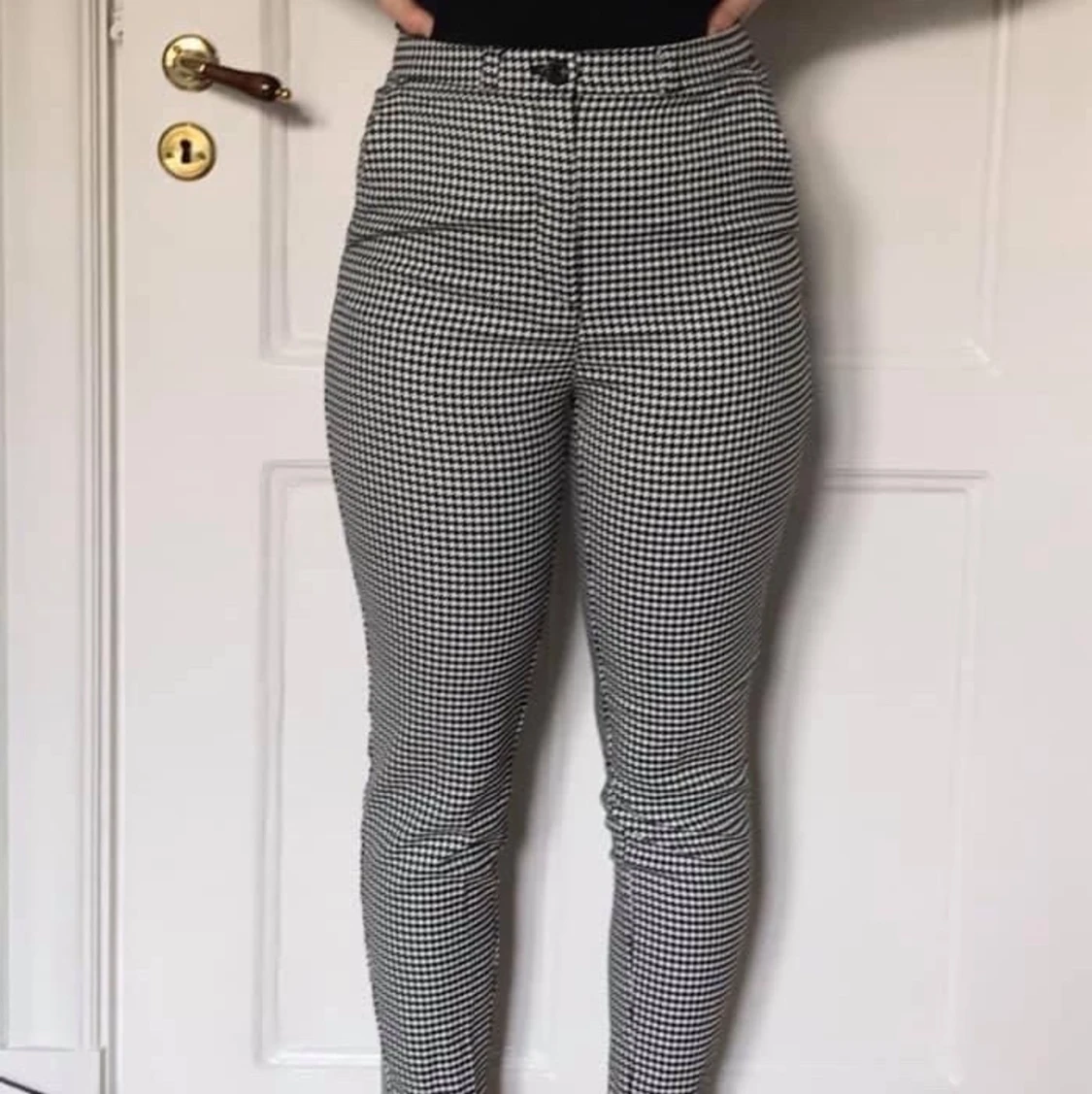 Rutiga byxor från Monki strl 36