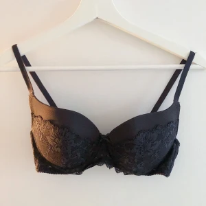 Push up - Helt ny bh från missya. Strl 70b. Min mormor jobbar på en bh affär så får massor av bh-ar av henne men använder inte bh☺️ superkvalle, håller i många många år utan att bygeln blir sämre. Bra pushup. Köparen står för frakt 