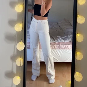 Manschester byxor  - Jättefina raka manschester byxor som jag använt 1 gång typ och aldrig kommer till använding! Jag köpte dom för 350 på monki. Pris: 180+frakt