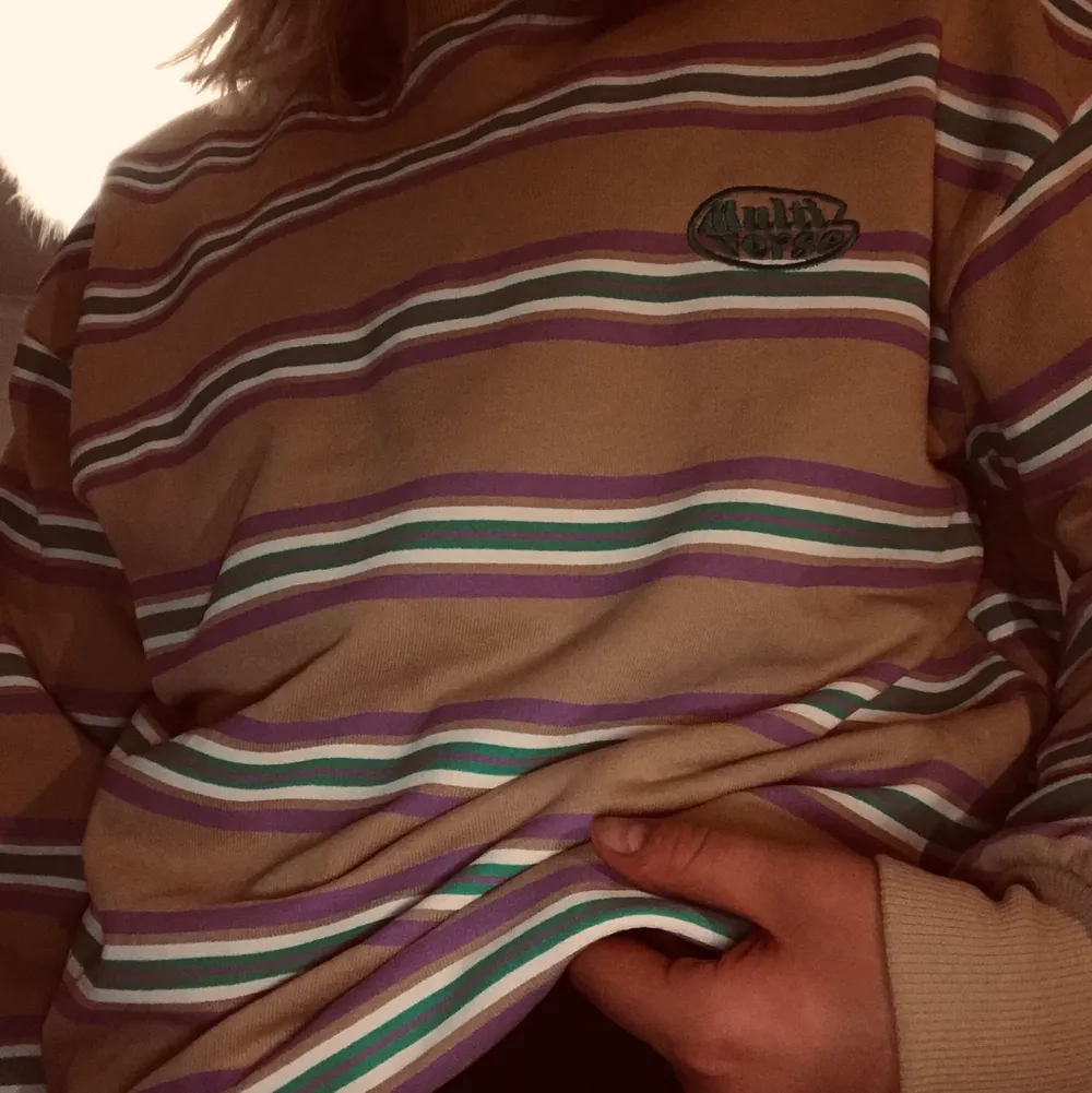 Super trendig Sweatshirt från junkyard i storlek S. Använd endast en gång, i nyskick! Köpt som unisex tröja. Lägg gärna ett bud. 🤍. Tröjor & Koftor.