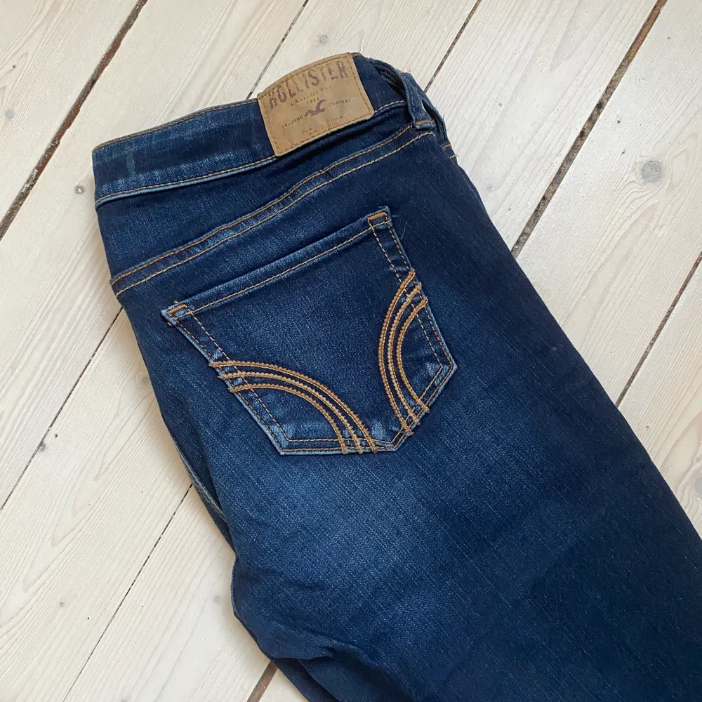 Jeans i strl 27/31 slimfit och väldigt stretchiga! Använd vid få tillfällen så bra skick! 🌸. Jeans & Byxor.