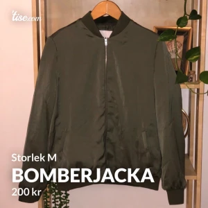 Bomber jacket size M - Militärgrön bomberjacka i storlek M. Helt oanvänd. 
