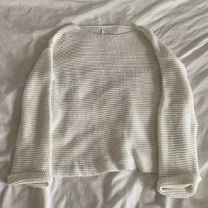 Stickad tröja - Stickad tröja med skönt material som ej sticks, storlek 11-12 år, passar även över den storleken, 60kr+frakt