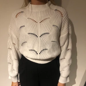 STICKAD TRÖJA - Stickad tröja från Gina Tricot, använd 1 gång!❤️ nypris: 399kr