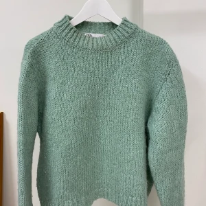Tröja⚡️ - Trendig, stickad tröja från zara med en sån cool färg🧚🏼⚡️