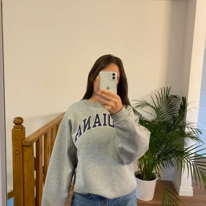 Vintage grå sweater  - Grå vintage sweater i bra skick!! Buda från 350, säljes direkt för 600 ⚡️