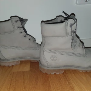 Timberlands  - Dessa timerlands har använts två gånger. Storlek 37 