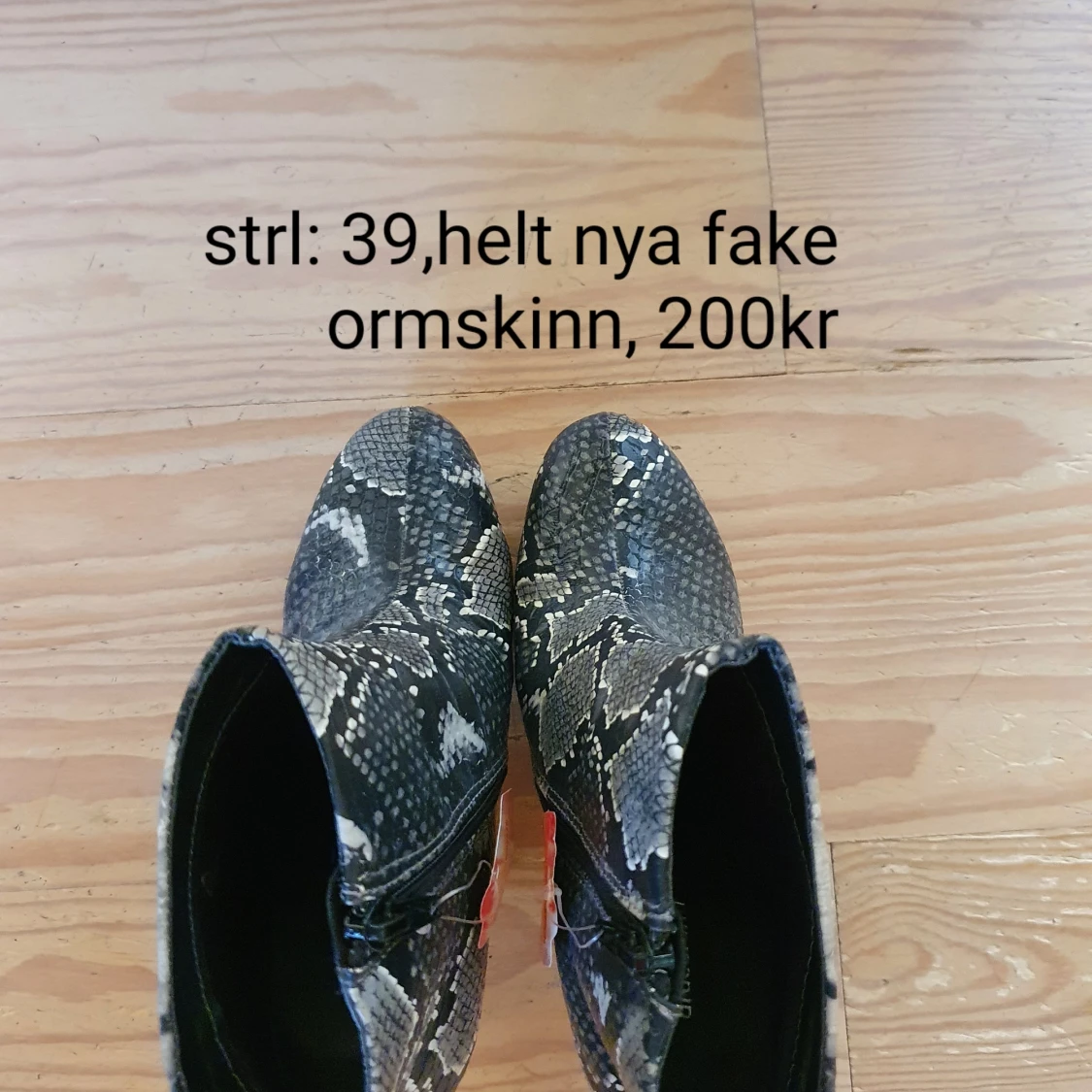 Fake ormskinns klackskor storlek 39