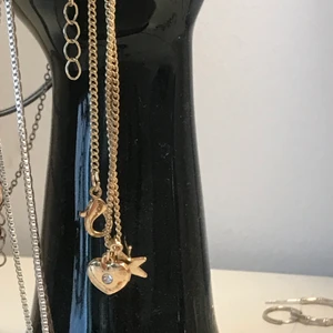 Halsband  - Jätte gulligt halsband, helt oanvänt💎🤍