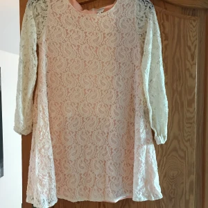 Monki klänning  - Knappt använd. Strl xs passar även small. 