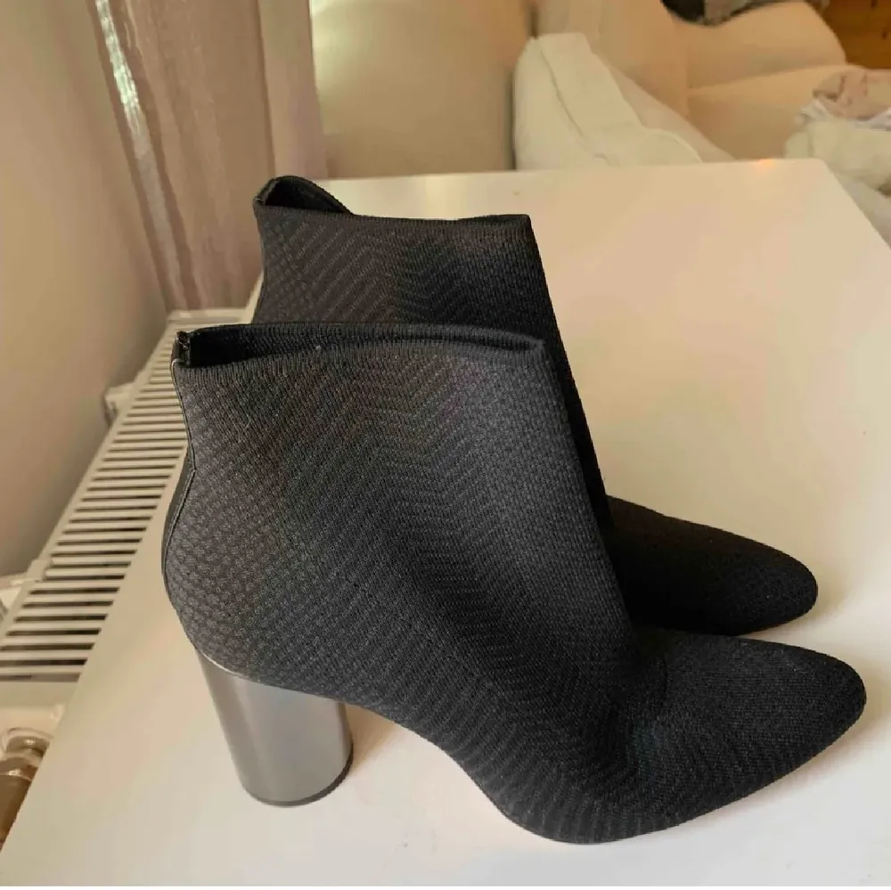 Zara ankel boots Worn once Size 39. Skor.
