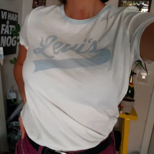Levi's t-shirt - Nästintill oanvänd, köpt från en levi's butik i USA. Kan mötas i gbg, annars står betalaren för frakt.