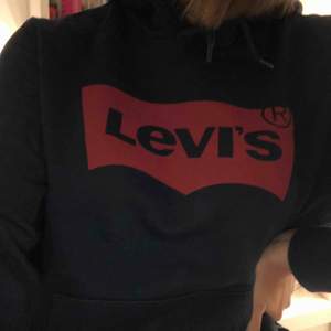 Svin snygg Levis hoodie som använts ett fåtal gånger! Går att frakta 