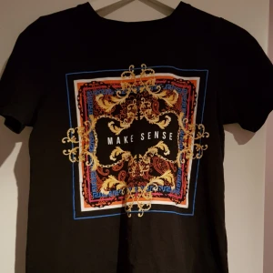  - Jättefin tröja från gina tricot, inte använd så många gånger! Köparen betalar frakten💕