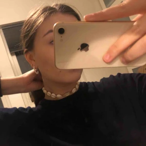  - Superfint snäckhalsband som jag köpte i somras. Måttligt använt utan skador. Köparen står för frakt! 