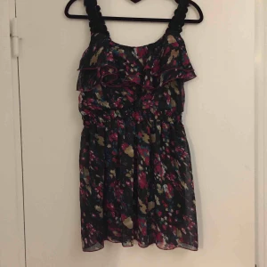  - Mjukt somrig kort klänning