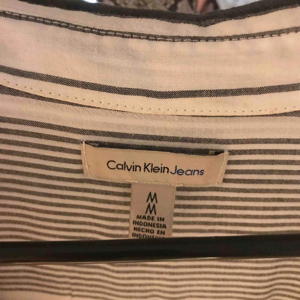 Calvin Klein skjorta, sparsamt använd Storlek M 200ink frakt. Skjortor.
