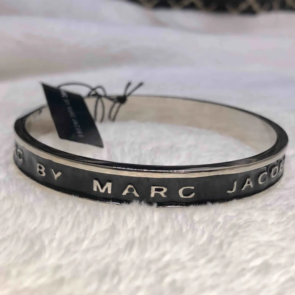 Buda de pris ni vill lägga, oanvänt Marc Jacobs armband . Accessoarer.