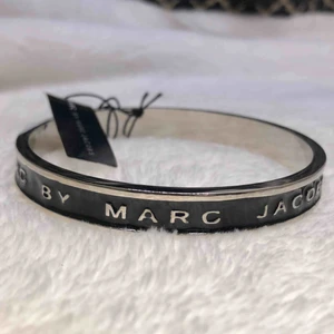  - Buda de pris ni vill lägga, oanvänt Marc Jacobs armband 