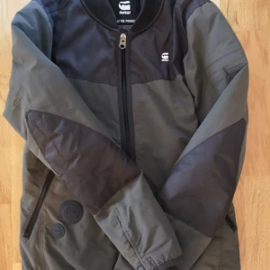 G-star bomberjacka - Varm Bomberjacka från G-star storlek S. 