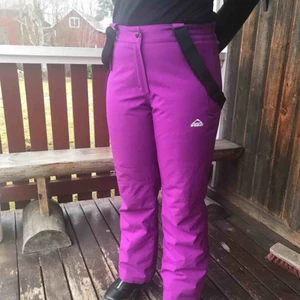  - Lila skidbyxor från McKinley i superfint skick! Strl 38.🌼