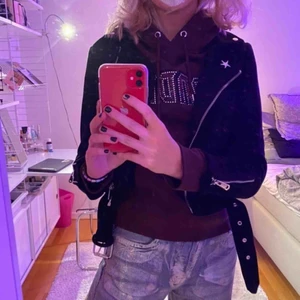  - Säljer denna as snygga jacka i mocka immitation från Zara! Storlek S, köpt för 650 kr😁