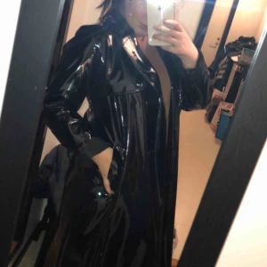  - As ball kappa i vinyl från na-kd! Knappt använd😍 Frakt tillkommer