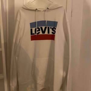Vit Levis hoodie! I god skick, storlek XL