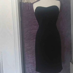  - Helt ny oanvänd klänning i svart