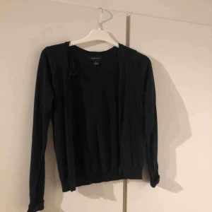  - En svart kofta