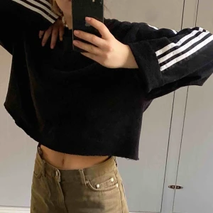  - Fin avklippta sweatshirt! Frakt tillkommer om man inte kan mötas upp!