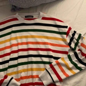  - Brandy Melville tröja i storleken ONESIZE, passar XS, S, M osv det beror bara på hur man vill att den ska sitta! Köparen står för frakten💖💖💖