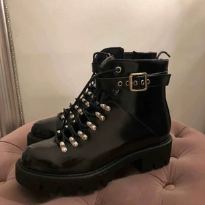  - Helt nya boots, passar om man har 38 i vanlig storlek