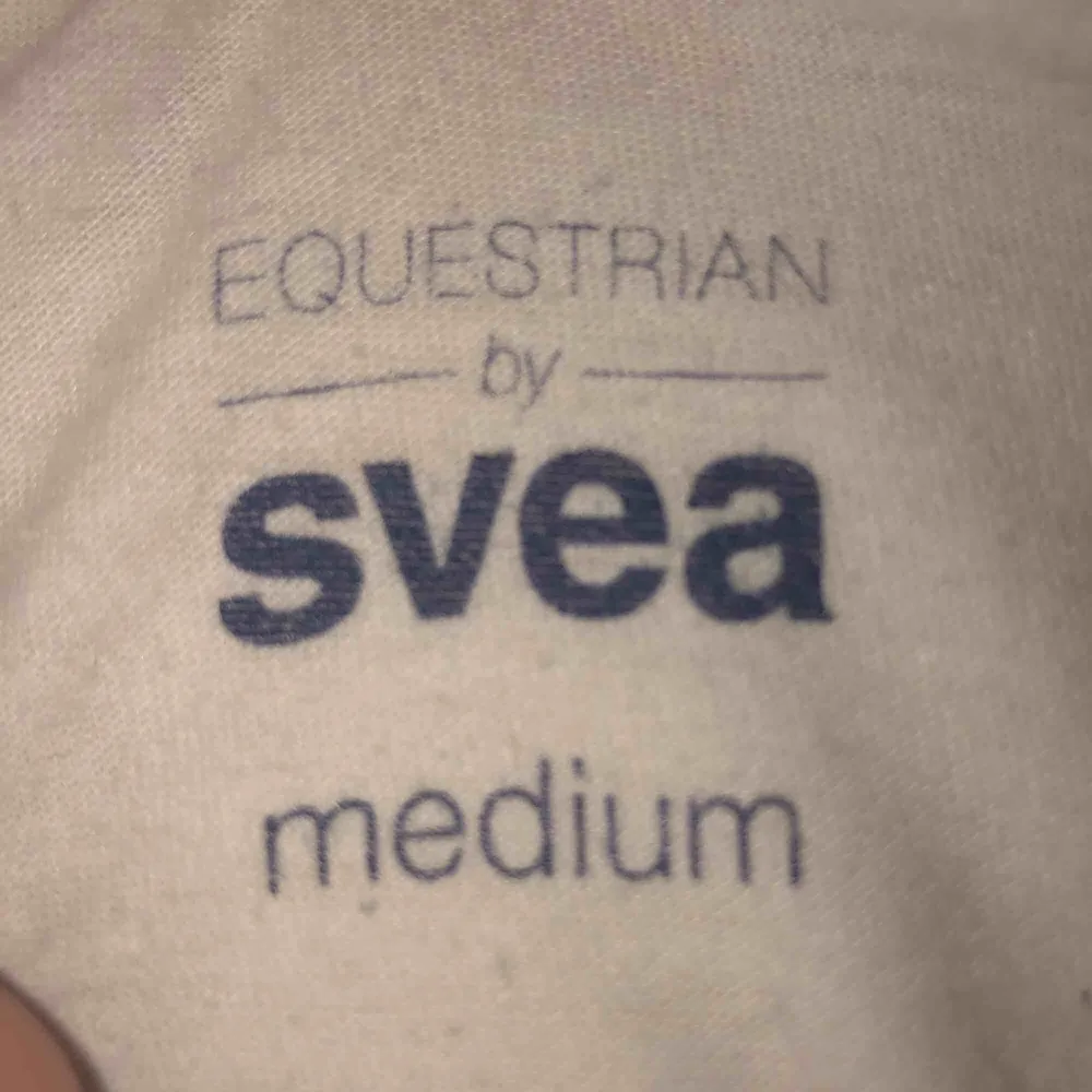 Säljer denna fina Svea T-shirt❤️ aldrig använd mycket bra skick❤️💓. T-shirts.