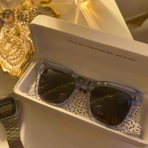  - Ett par supersnygga Chimi eyewear solglasögon som inte kommer till användning.  Brillorna är i ett fint skick!