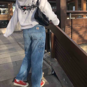  - Säljer ett par jeans som är köpte från humana, jag har storlek m och de passar på mig (de är insydda ca 3 cm i midjan) hör av dig för intresse💕💕💕 