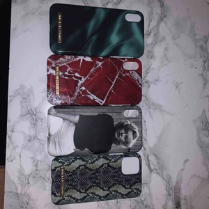  - Snygga skal från ideal of Sweden och case app! De gröna, röda och Marilyn Monroe skalen är till iPhone XR och skalet med ormskinn är till iPhone 11 PRO. Förpackning finns till och är ej använda, gott skick! 200 kr var, Priset går att diskutera😊