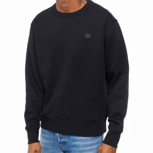  - SÖKER en acne studios tröja i denna modellen. Antigen i färgen svart eller vit, är öppen för båda två. Skriv om du har en du vill sälja eller känner någon som vill sälja!!❤️ båda kill & dam modell fungerar