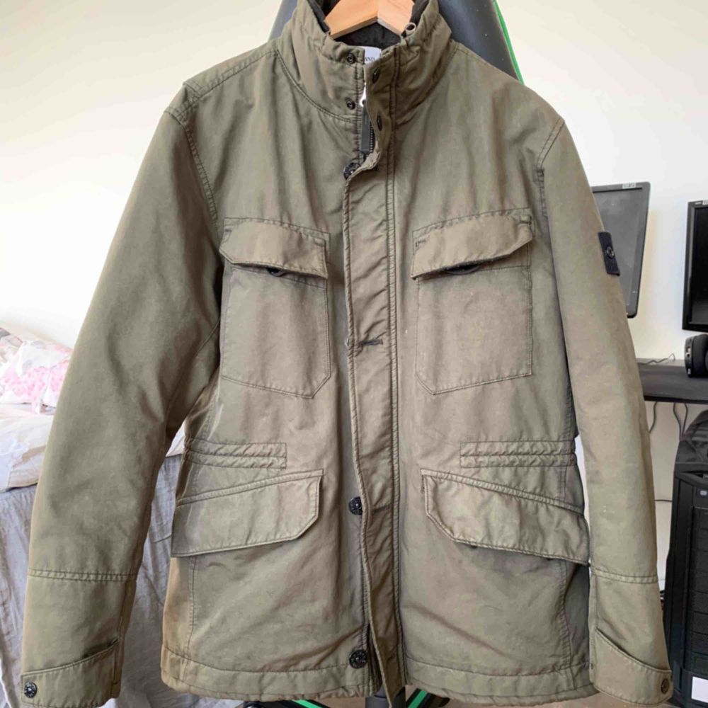 Snygg stone island jacka i storlek XL, använd ett fåtal gånger. Nypris 8000.. Jackor.
