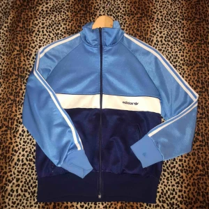  - En superfin retro adidas 🥰🍓 frakt 65kr eller så möts jag i slussen