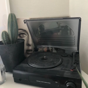  - En vinylspelare som tyvärr inte kommit till så mycket användning :((( 