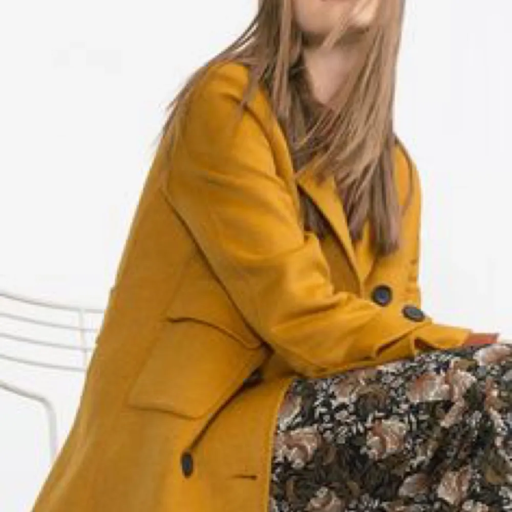 Zara woman hand made coat. Mustard color . Jackor.