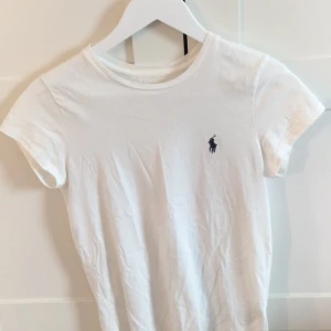  - Snygg ÄKTA Ralph Lauren t-shirt. 