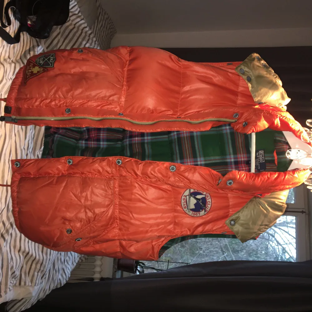 Vintage Polo Ralph Lauren Down Puffer Ski club patrol vest i Large. Praktiskt taget ny, har används en gång.. Jackor.