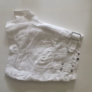 Vita shorts - Vita små shorts från Bikbok  Köparen står för frakten 