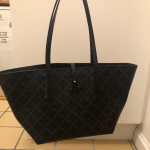  - Helt ny & oanvänd By Malene Birger väska. Äkta! Kan skickas eller mötas upp i centrala Stockholm 