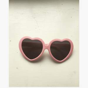 Söta rosa hjärtformade solglasögon från top shop i London  Oanvända