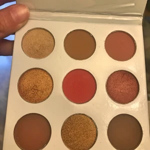  - Nästan oanvänd, fina färger som passar alla.